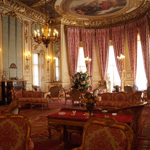 Image of a magnificently decorated room in a castle