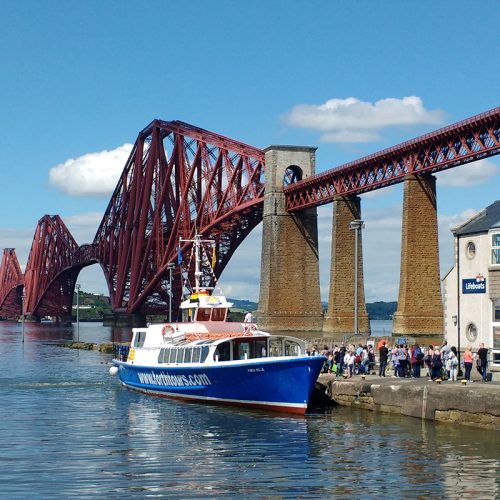 Image of a boat and a bridge