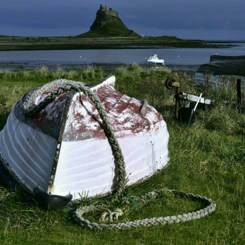 Image of a boat and an island